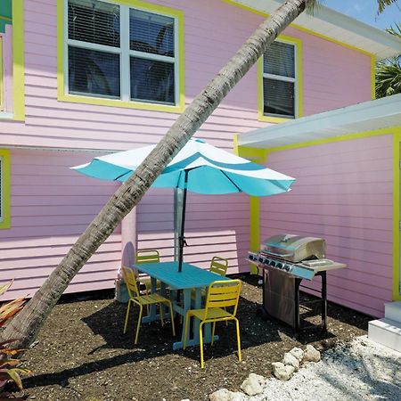 Charming Suite With Balcony And Bikes In Historic Sandpiper Inn Sanibel Exterior photo