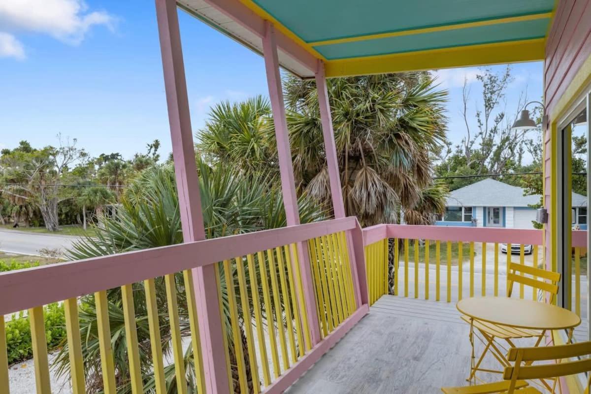 Charming Suite With Balcony And Bikes In Historic Sandpiper Inn Sanibel Exterior photo