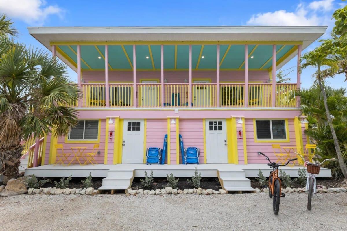 Charming Suite With Balcony And Bikes In Historic Sandpiper Inn Sanibel Exterior photo