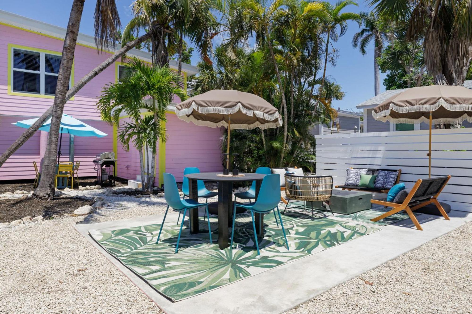 Charming Suite With Balcony And Bikes In Historic Sandpiper Inn Sanibel Exterior photo