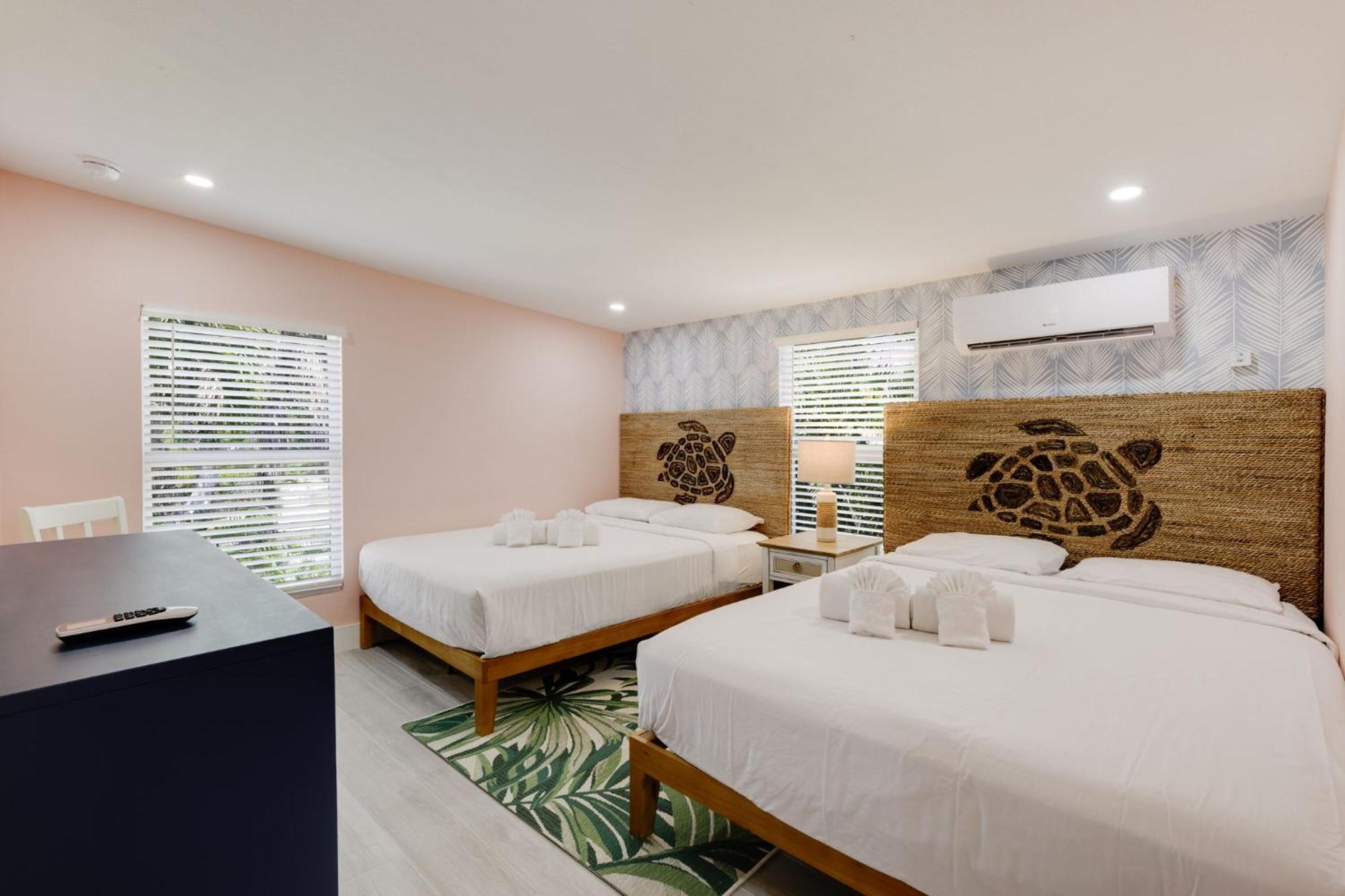 Charming Suite With Balcony And Bikes In Historic Sandpiper Inn Sanibel Exterior photo